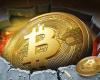 Bitcoin ненадолго упал ниже $62 000 на фоне ликвидаций крипторынка на $1,5 млрд