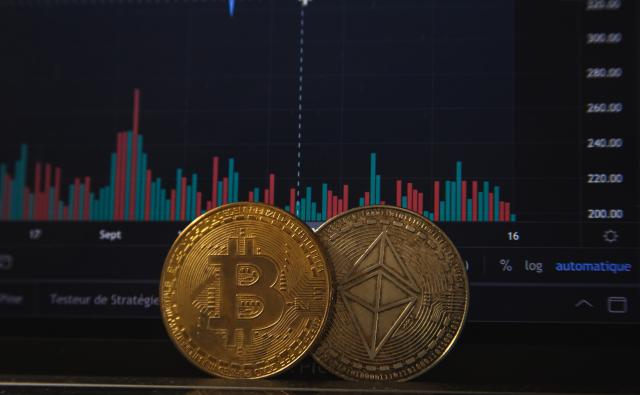 Биткоин вытеснил Tesla в рейтинге капитализации