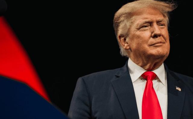 Трамп играет в "Монополию"