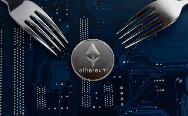 Киты переместили монеты Ethereum на сумму $ 700,000,000+
