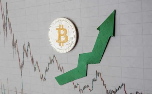 Рынок криптовалют вырос на 11%, вернув себе $2 трлн, так как биткоин превысил $61 тыс.