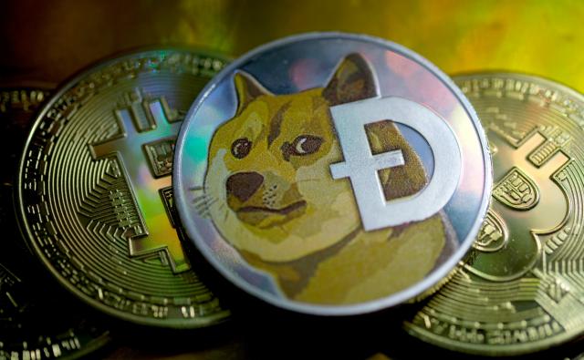 Курс Dogecoin вырос вдвое за неделю
