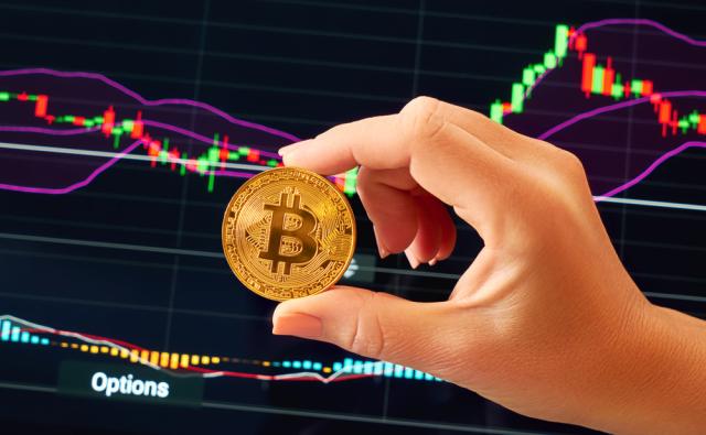 Отток биткоина с криптобирж достиг 8-месячного максимума
