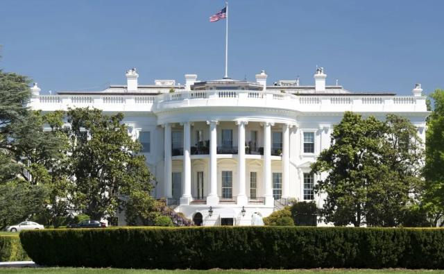 США ужесточают ограничения на экспорт чипов ИИ