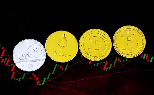 Курс BTC приближается к $ 56,000, доминирование валюты усиливается