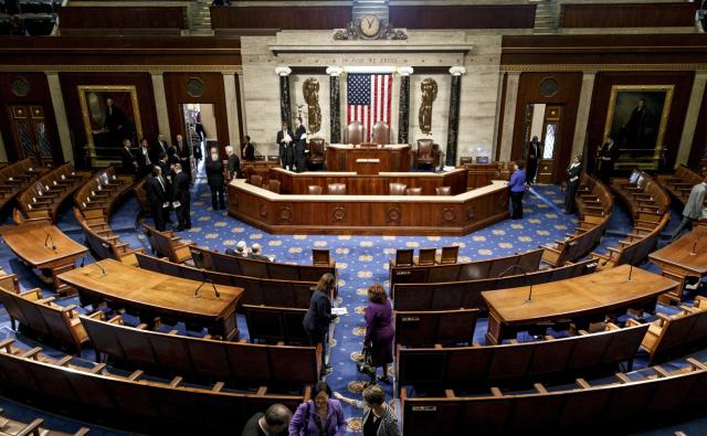 Сенатор представил законопроект о защите криптобирж от SEC