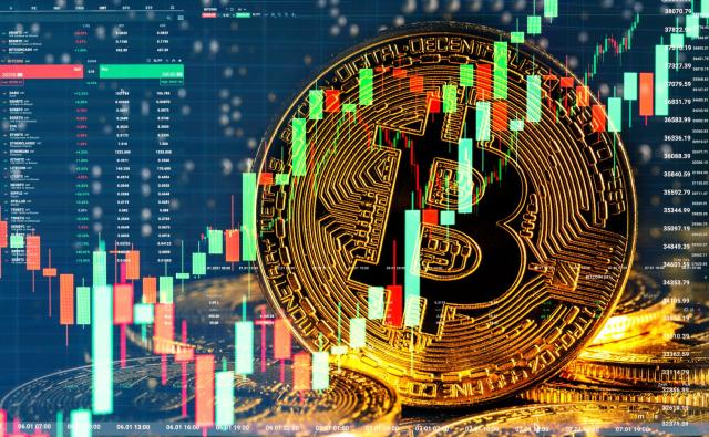 Анализ цены биткоина: BTC вырос на 6% на фоне вчерашнего ралли XRP. Достигнет ли BTC $70 тыс.?