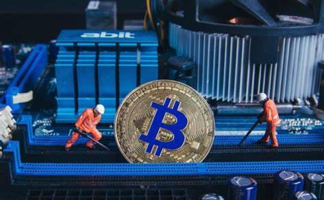 Новая стратегия майнеров: меньше продаж биткоинов перед халвингом