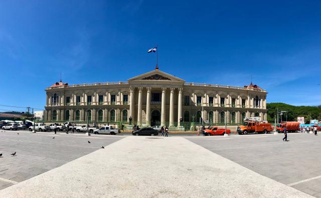 Больше 2,000,000 жителей Сальвадора используют правительственный кошелек Chivo