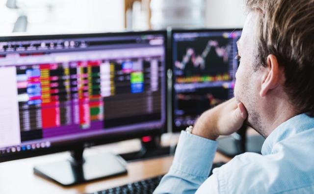 Сравнение торговли криптовалютой и традиционным сырьем