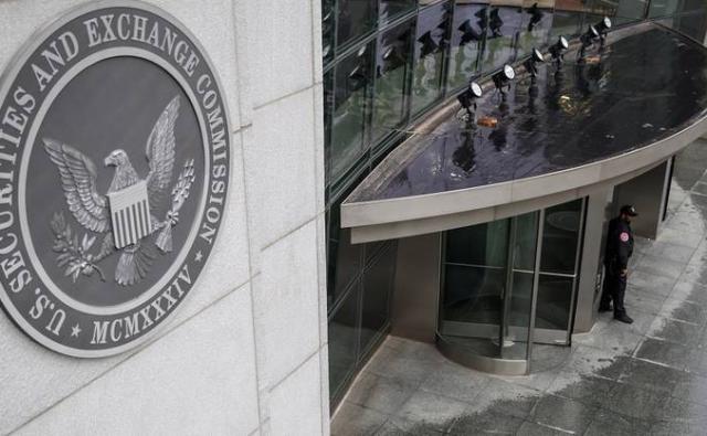 Berenberg: SEC выберет следующей целью стейблкоины и рынок DeFi