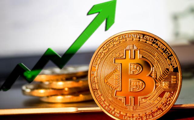 Биткоин снова выше $ 51,000