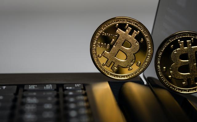 Курс BTC приближается к $ 60,000 на слухах об одобрении ETF