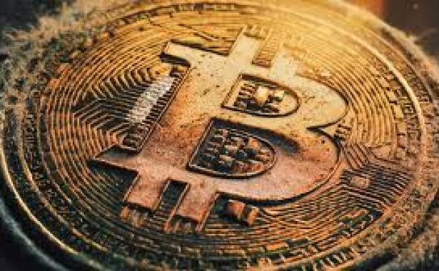 Bitcoin стабилен выше $71,000 после падения нефти и мирного плана США