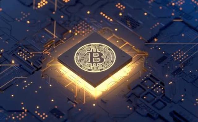 Цена Bitcoin обновила июльский максимум выше $62 000 после слабого отчета по рынку труда США