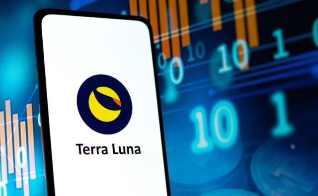 Объем торгов Terra (LUNA) вырос втрое, Crypto.com объяснила отмену сделок ошибкой системы, Binance против форка