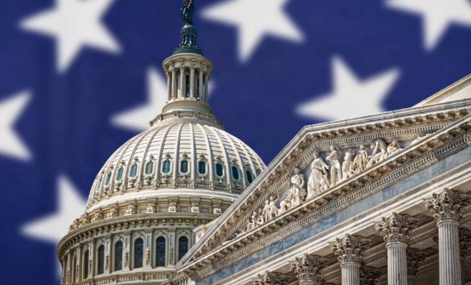 Жаркий июль для крипты в США: законы и скандалы вокруг Трампа Жаркий июль для крипты в США: законы и скандалы вокруг Трампа