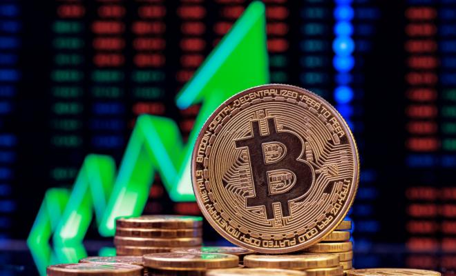 Bitcoin достиг месячного максимума у $72 000 на фоне роста спроса на защитные активы