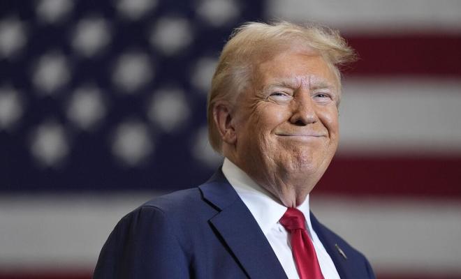 Семья Трампа увеличивает крипто‑капитал на $1,4 млрд, Strategy делает крупнейшую покупку биткоина за год, а OG‑кит двигает $85 млн после 13 лет тишины