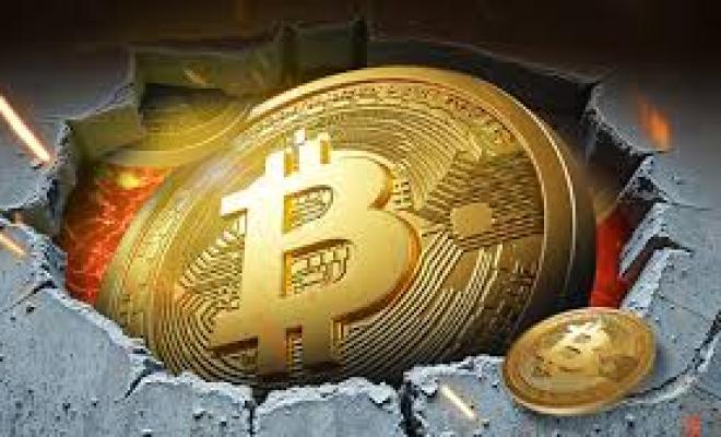 Bitcoin ненадолго упал ниже $62 000 на фоне ликвидаций крипторынка на $1,5 млрд