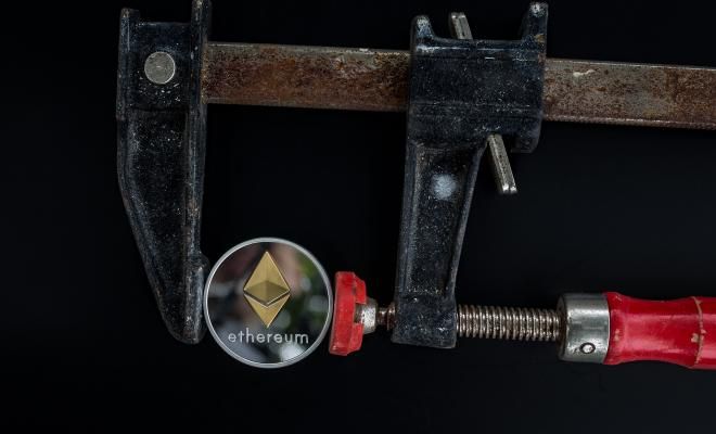 Трейдеры холдят Ethereum, число китов достигло годового максимума: какие риски остаются?