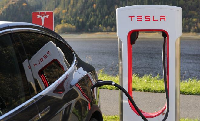 Инвестиции в биткоин оказались для Tesla прибыльнее продажи авто