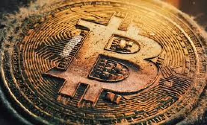 Bitcoin стабилен выше $71,000 после падения нефти и мирного плана США