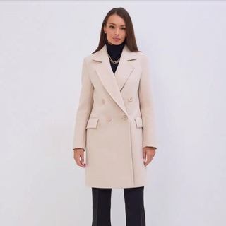 blogger-Elegant lady