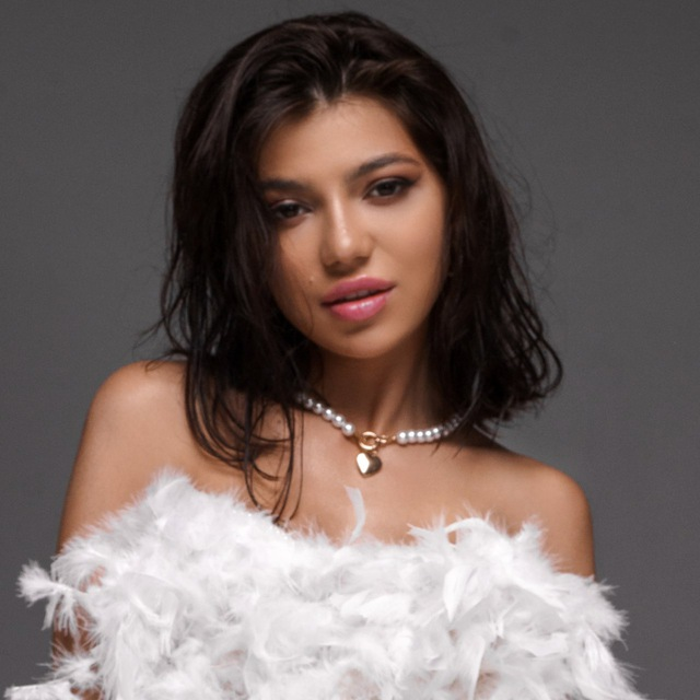 blogger-Элина Жгенти