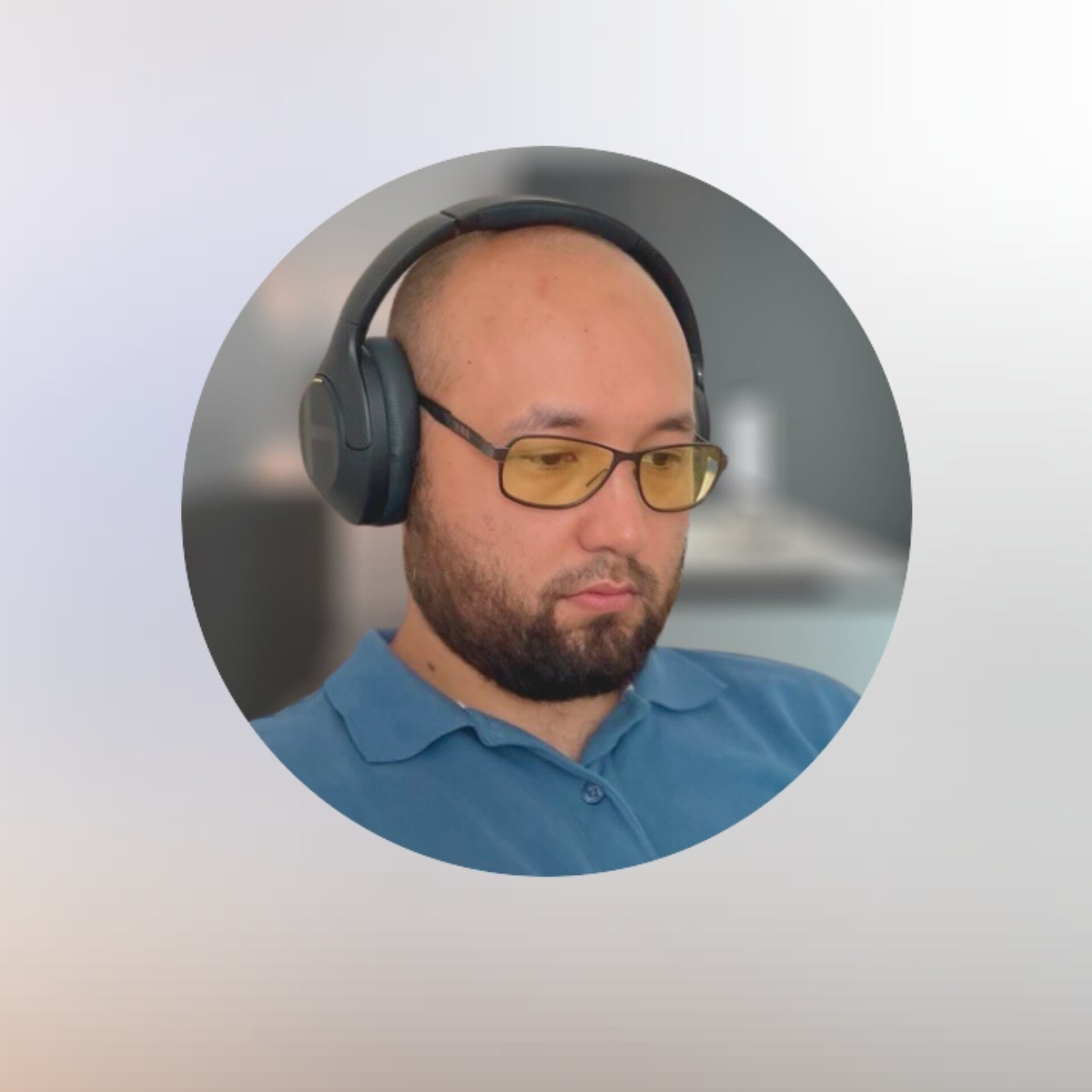 blogger-Arlen Kitaist